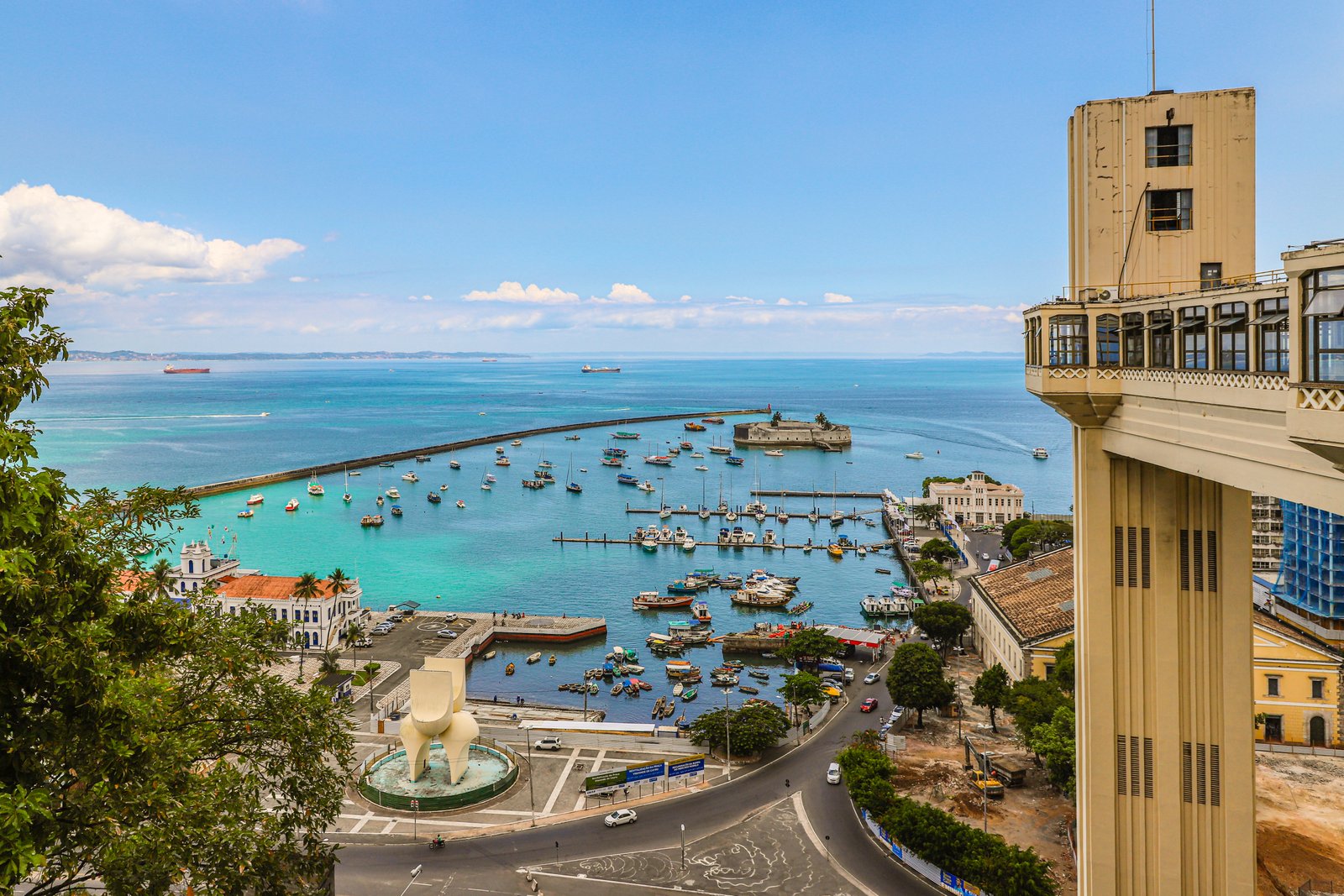 Elevador Lacerda, cartão-postal de Salvador, Bahia